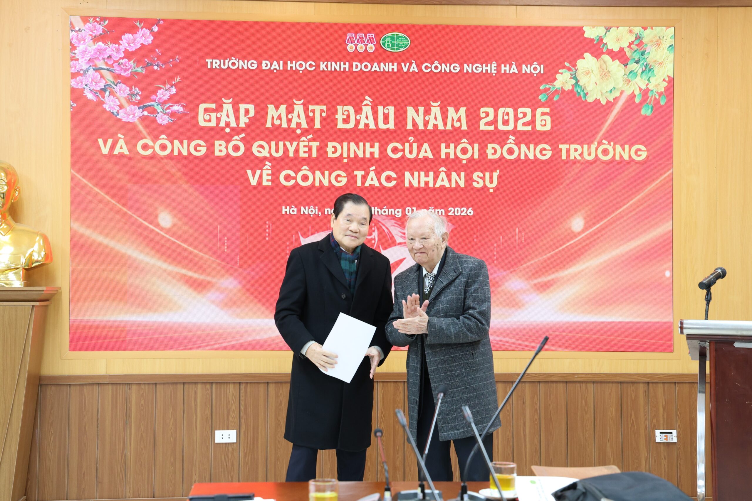 HUBT GẶP MẶT ĐẦU NĂM 2026 VÀ CÔNG BỐ QUYẾT ĐỊNH CỦA HỘI ĐỒNG TRƯỜNG VỀ CÔNG TÁC NHÂN SỰ 3