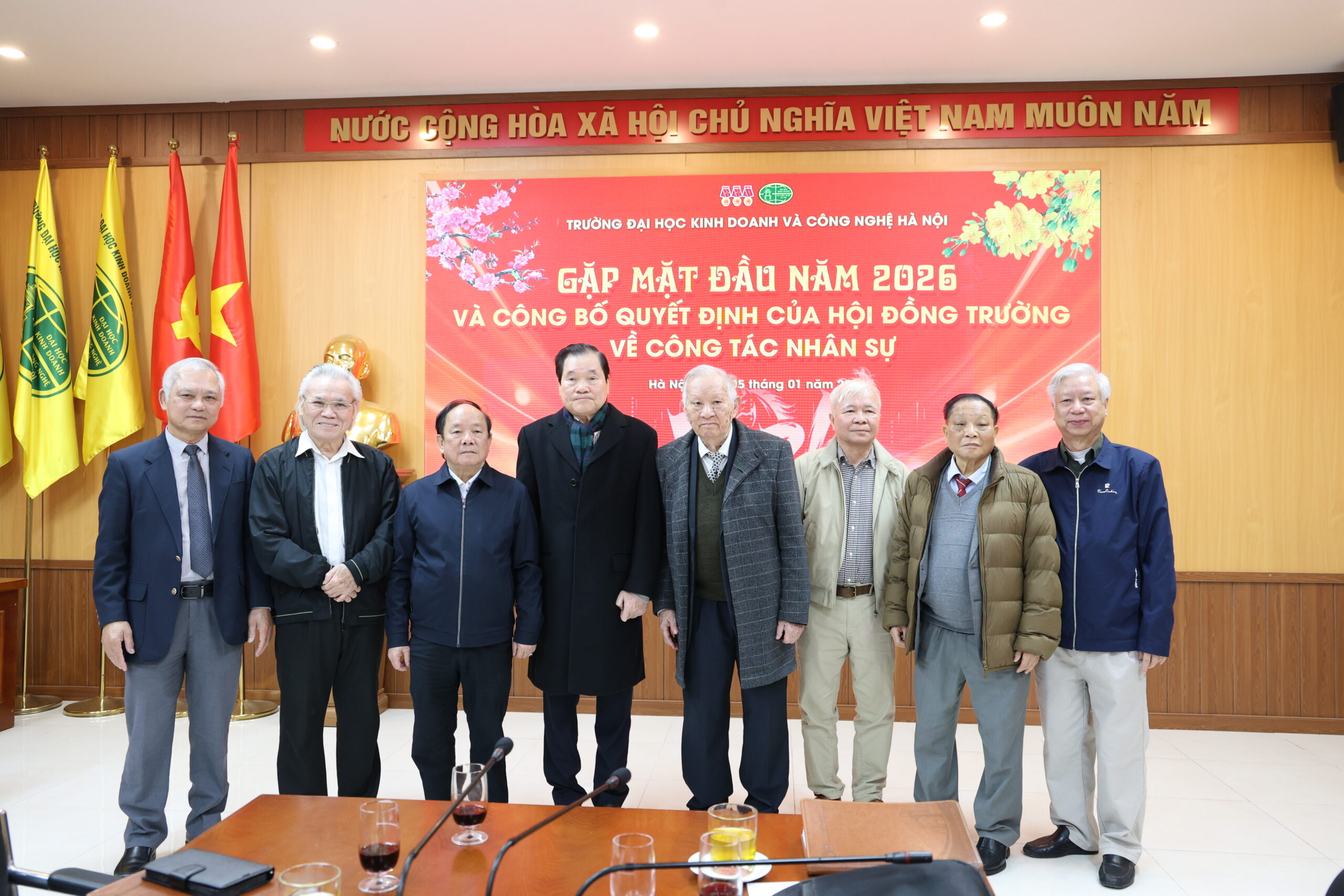 HUBT GẶP MẶT ĐẦU NĂM 2026 VÀ CÔNG BỐ QUYẾT ĐỊNH CỦA HỘI ĐỒNG TRƯỜNG VỀ CÔNG TÁC NHÂN SỰ 4