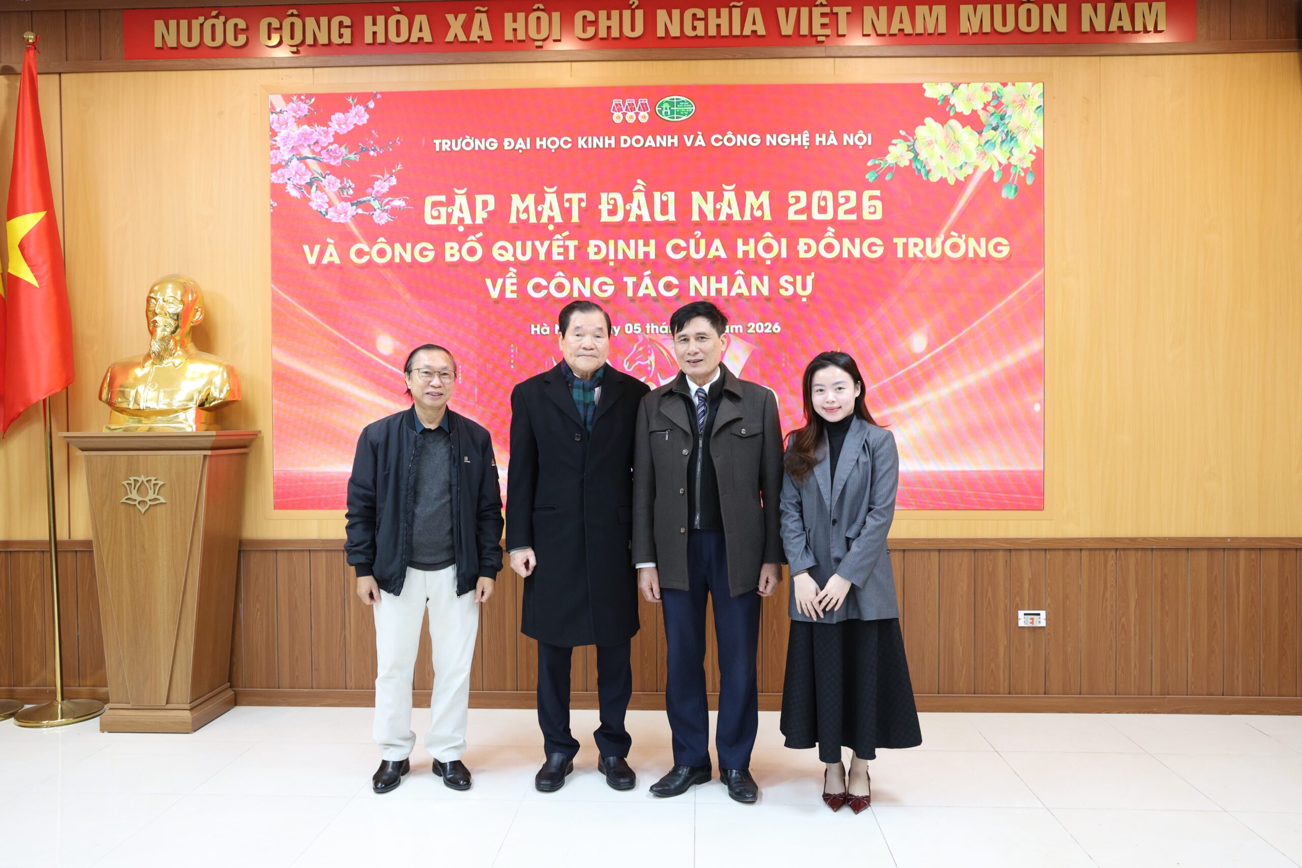 HUBT GẶP MẶT ĐẦU NĂM 2026 VÀ CÔNG BỐ QUYẾT ĐỊNH CỦA HỘI ĐỒNG TRƯỜNG VỀ CÔNG TÁC NHÂN SỰ 6